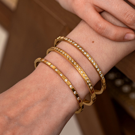 Bracelets pour femmes Simple Series Classic Geometric en acier inoxydable étanche couleur or