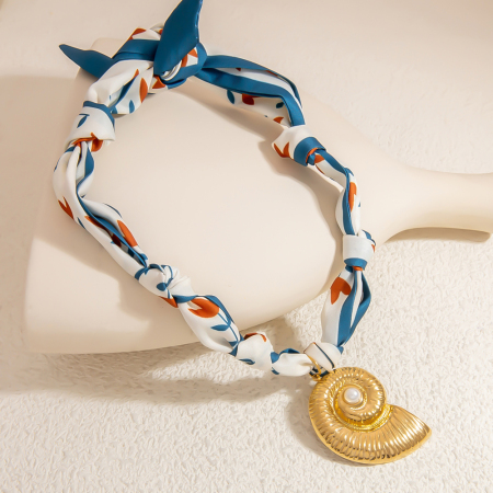 Collier pendentif coquillage en tissu 1 pièce