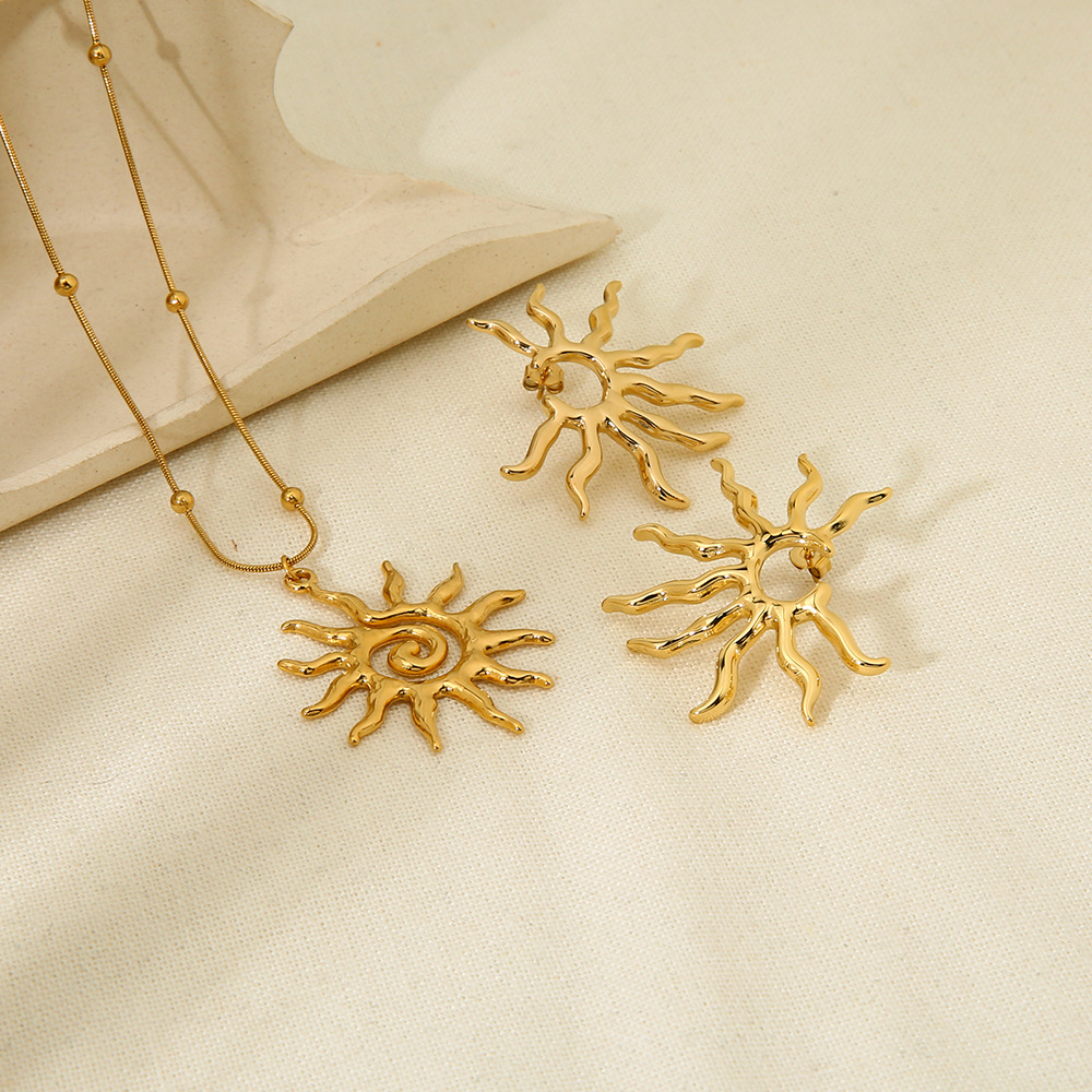 Colliers Pendentifs Pour Femmes En Acier Inoxydable Étanche, Style Rétro Soleil/Lune, Collection Classique Image3