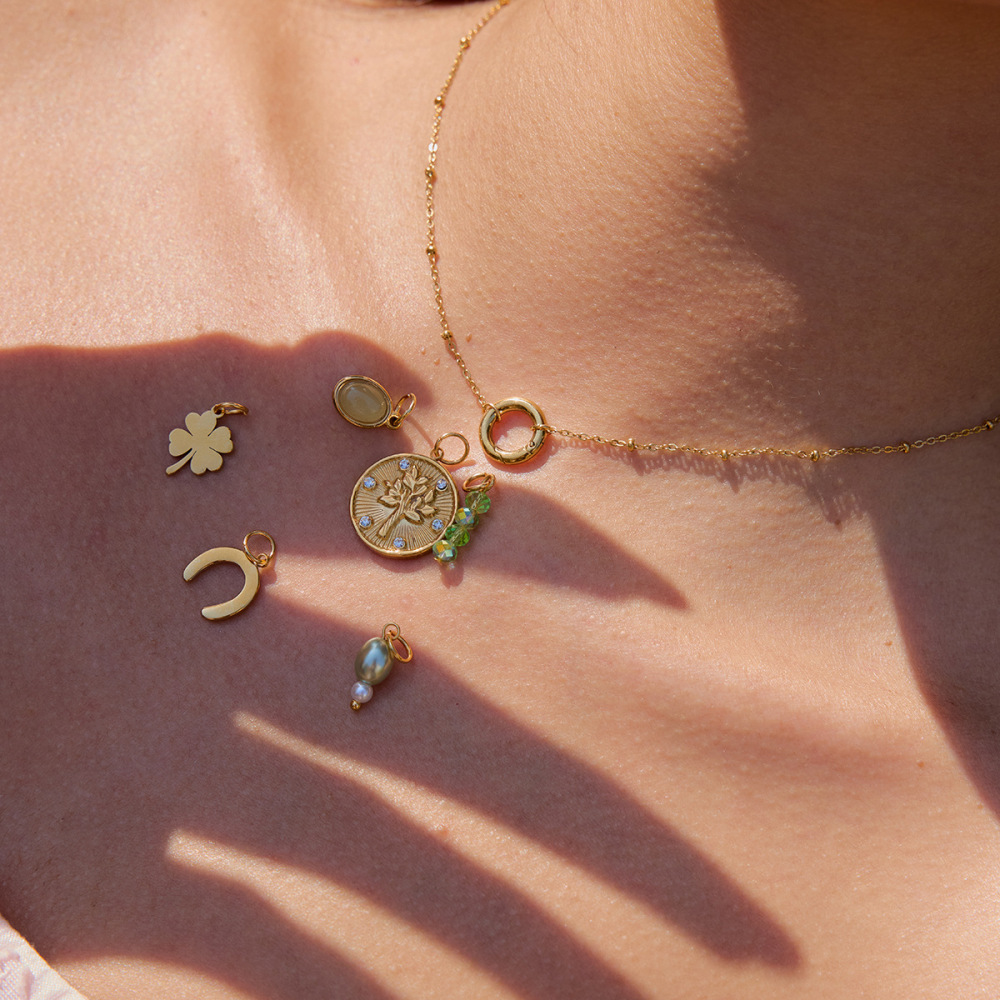 Collier Pendentif Trèfle Personnalisable En Acier Inoxydable, Étanche, Couleur Or, Pour Femme (1 Pièce) Image4