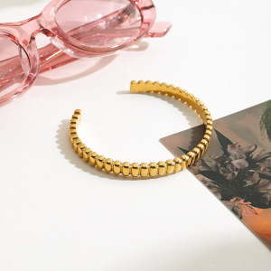 Bracelet Manchette Simple En Acier Inoxydable Étanche Couleur Or Pour Femme (1 Pièce) h5 Image6
