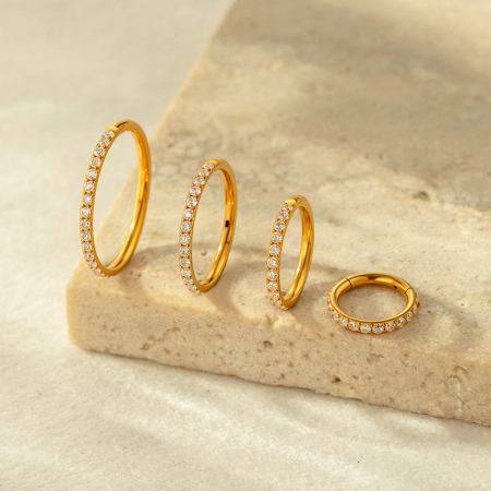 Boucles d'oreilles piercing femme en acier inoxydable doré, étanches et finement travaillées, ornées de zircon. 2