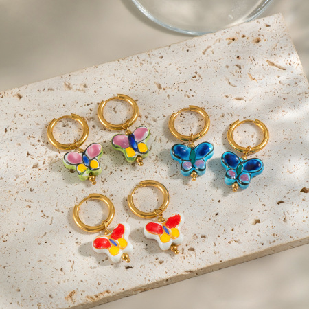 1 paire de boucles d'oreilles pendantes romantiques en acier inoxydable doré, étanches, en forme de papillon