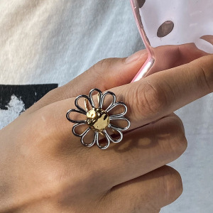 Bague Minimaliste En Acier Inoxydable Doré, Imperméable, À Motif Floral (1 Pièce) h5 Image5