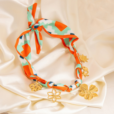 Collier Pendentif En Acier Inoxydable Et Tissu, Couleur Or, Étanche (1 Pièce)