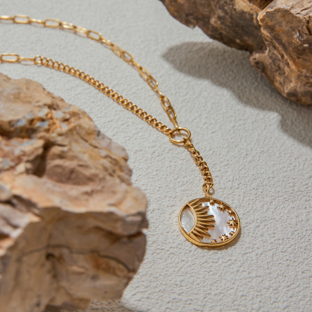 Collier pendentif femme classique soleil en acier inoxydable étanche couleur or (1 pièce) 2