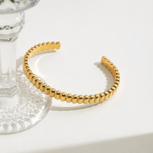 Bracelet Manchette Simple En Acier Inoxydable Étanche Couleur Or Pour Femme (1 Pièce) h5 Image5
