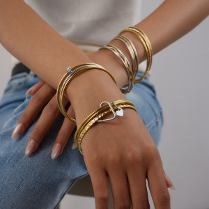 Bracelet Classique Pour Femme, Couleur Or Et Argent, En Acier Inoxydable Étanche. h5 Image4