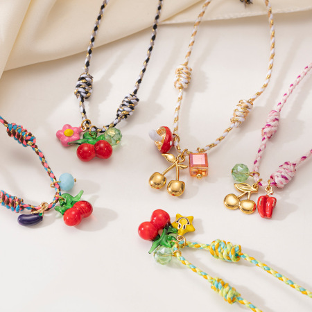 1 Collier Tressé Cerise Mignon