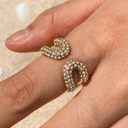 Bague pour femme en acier inoxydable doré, étanche, ornée de pierres précieuses (1 pièce), collection de luxe.