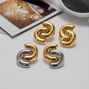 1 Paire De Boucles D'Oreilles Puces Classiques En Acier Inoxydable, Couleur Or, En Forme De Lettre S h5 Image7