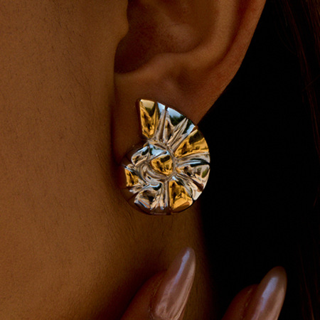 1 paire de boucles d'oreilles puces pour femme, en acier inoxydable imperméable et or, motif coquillage.