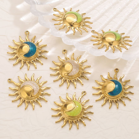 Pendentif classique DIY pour femme, en acier inoxydable étanche, couleur or, motif soleil (1 pièce)