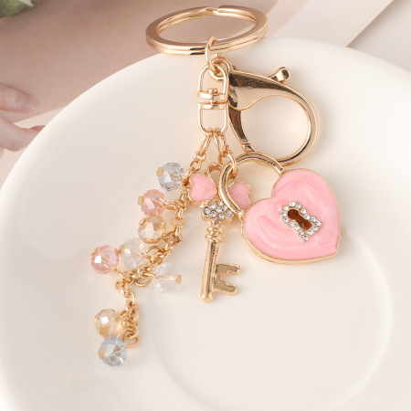 Porte-clés romantique en alliage et strass en forme de cœur avec cœur - Série romantique