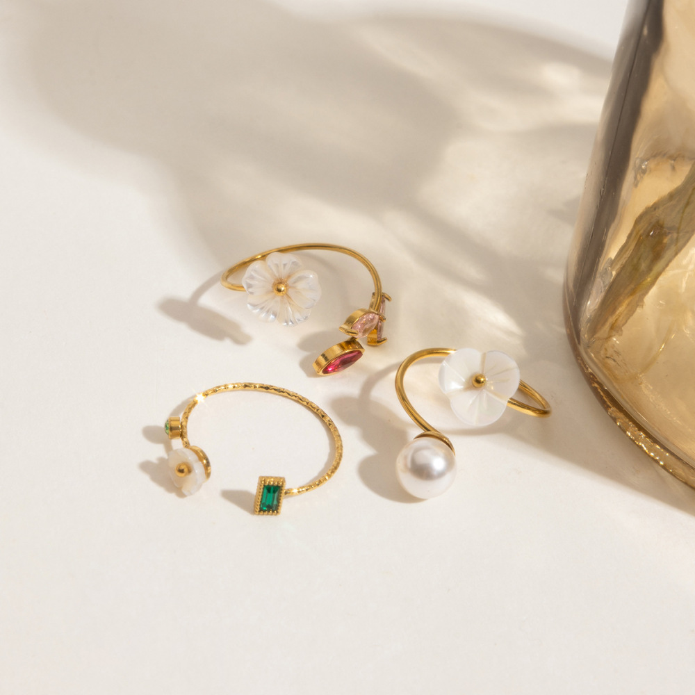 Bague Pour Femme En Acier Inoxydable Doré, Ornée D'Une Fleur En Coquillage Lustrée Et De Pierres Précieuses (1 Pièce). h5Image7