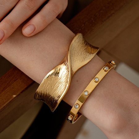 Bracelet jonc pour femme Simple Series Daily Geometric en acier inoxydable étanche couleur or