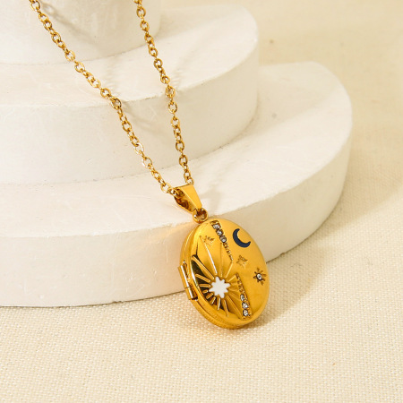 Colliers pendentifs rétro soleil/lune en acier inoxydable étanche couleur or 2