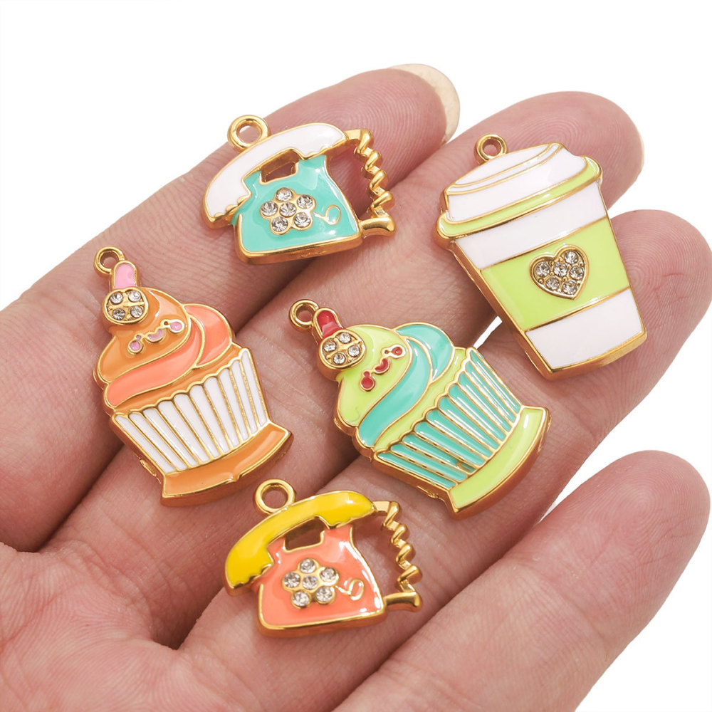 Pendentif Femme Fantaisie En Acier Inoxydable, Couleur Or, En Forme De Cupcake (1 Pièce) Image4
