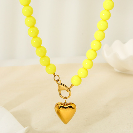 Collier de perles en acrylique couleur or en forme de cœur, 1 pièce