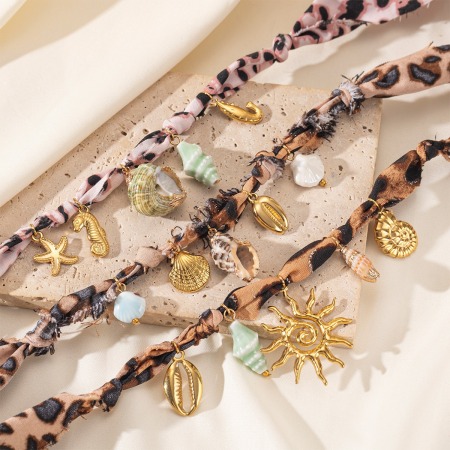 Collier avec pendentif foulard léopard 1 pièce