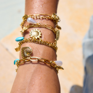 Bracelet À Breloques Pour Femme, Motif Cœur De Vacances, En Acier Inoxydable, Étanche, Couleur Or (1 Pièce). h5 Image5