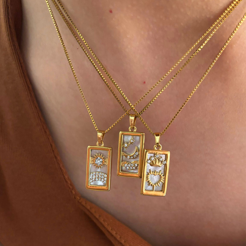 Collier Pendentif En Acier Inoxydable Étanche Doré Avec Strass (1 Pièce) Image3