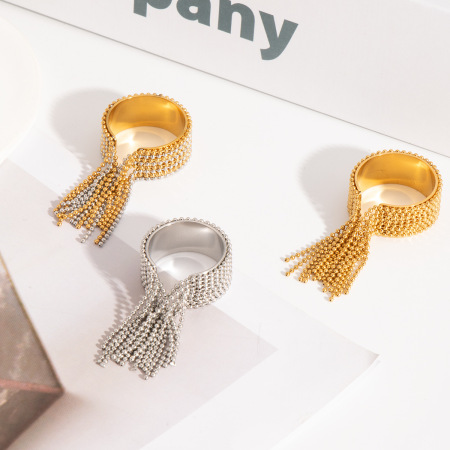 Bague tendance dorée en acier inoxydable étanche avec pompon (1 pièce) 2