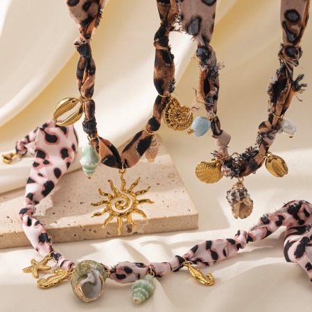 Collier avec pendentif foulard léopard 1 pièce 2