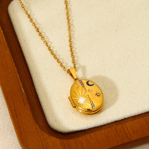 Colliers Pendentifs Rétro Soleil/Lune En Acier Inoxydable Étanche Couleur Or h5 Image4
