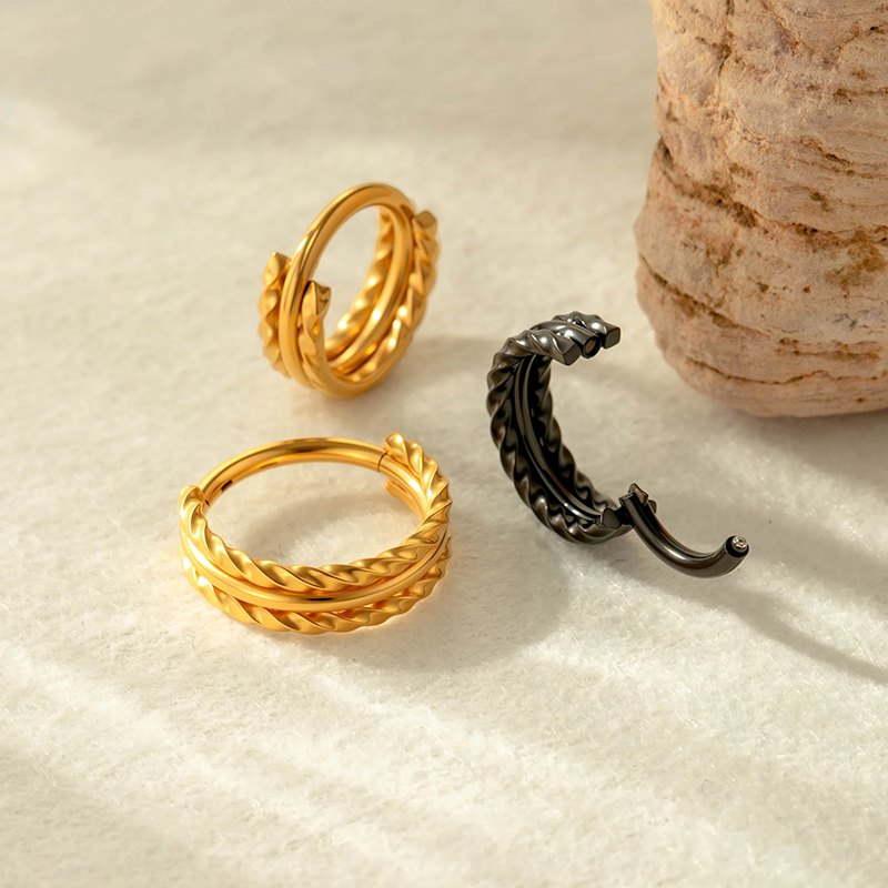 Boucles D'Oreilles Créoles Annulaires Simples En Acier Inoxydable Étanche Couleur Or Pour Femme (1 Pièce) Image4