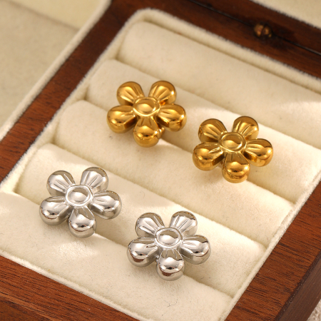 1 paire de boucles d'oreilles à clous en acier inoxydable doré, imperméables, en forme de fleur