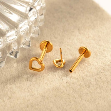 Boucle d'oreille piercing en alliage de titane couleur or en forme de cœur 2