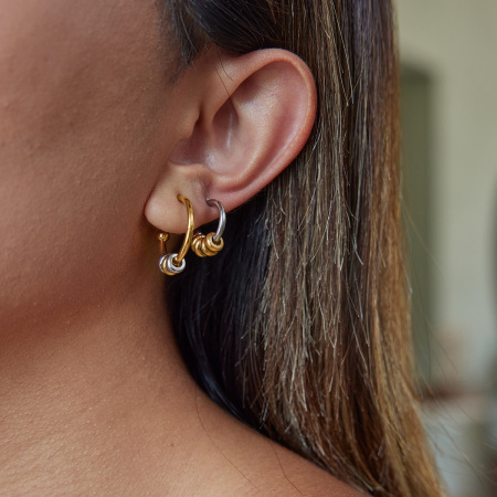 1 paire de boucles d'oreilles créoles minimalistes rondes en acier inoxydable étanche couleur or pour femme