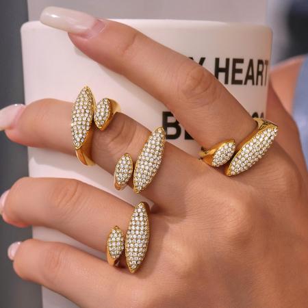 Bague pour femme en acier inoxydable doré, étanche, ornée d'un zircon, au design luxueux (1 pièce).