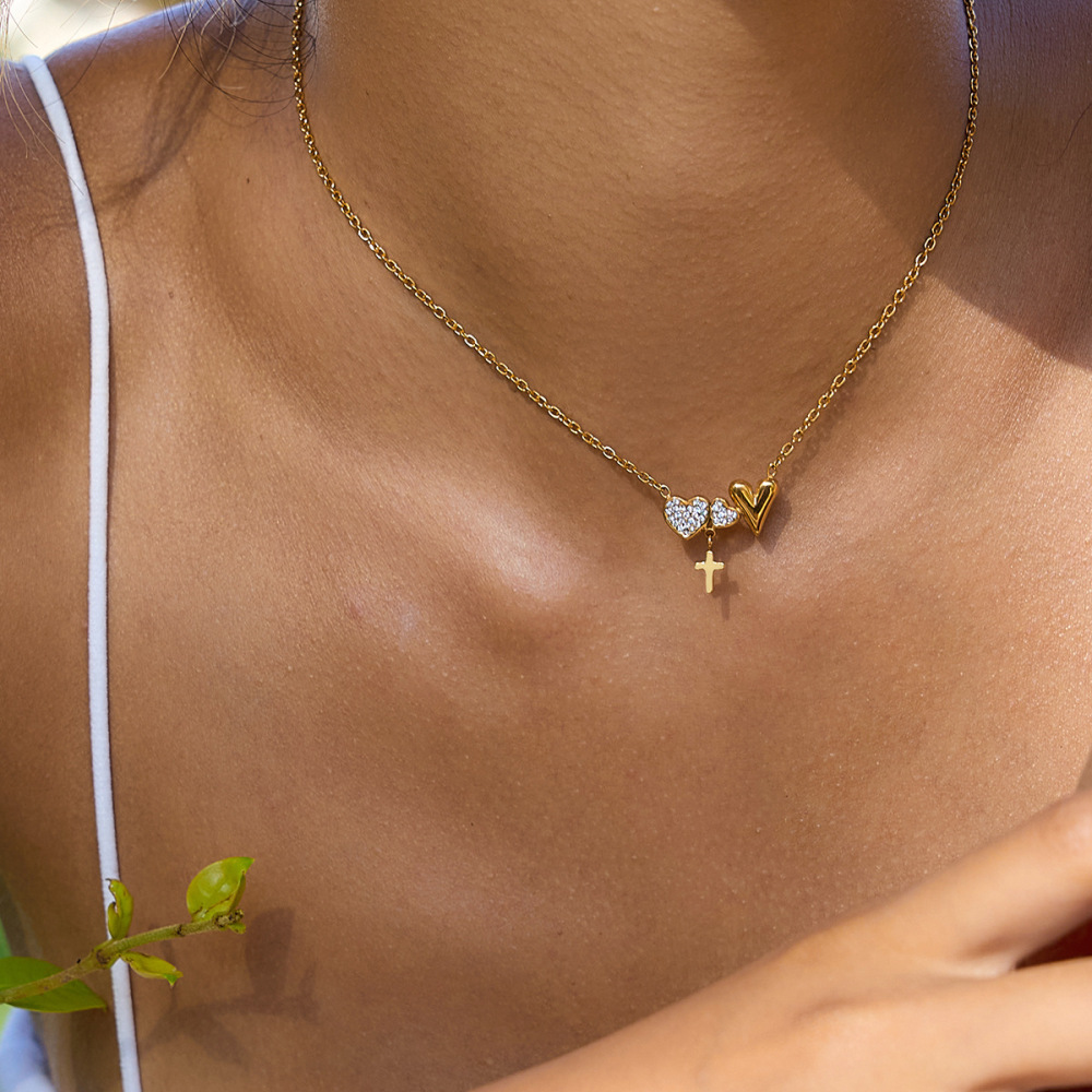 Collier Pendentif Femme Exquis En Acier Inoxydable Étanche Couleur Or, Représentant Un Cœur Et Une Croix (1 Pièce) h5Image5