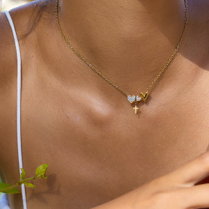 Collier Pendentif Femme Exquis En Acier Inoxydable Étanche Couleur Or, Représentant Un Cœur Et Une Croix (1 Pièce) h5 Image5