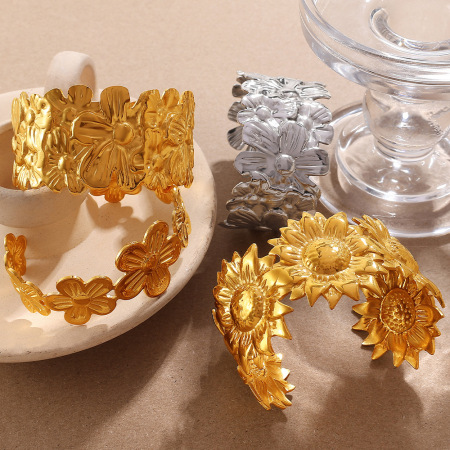 Bracelet manchette en acier inoxydable doré, étanche, avec motif floral (1 pièce). 2