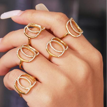 Bague classique Infinity en acier inoxydable étanche couleur or avec zircon (1 pièce)