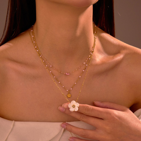 Collier pendentif en acier inoxydable doré, étanche, avec pendentif en forme de fleur douce