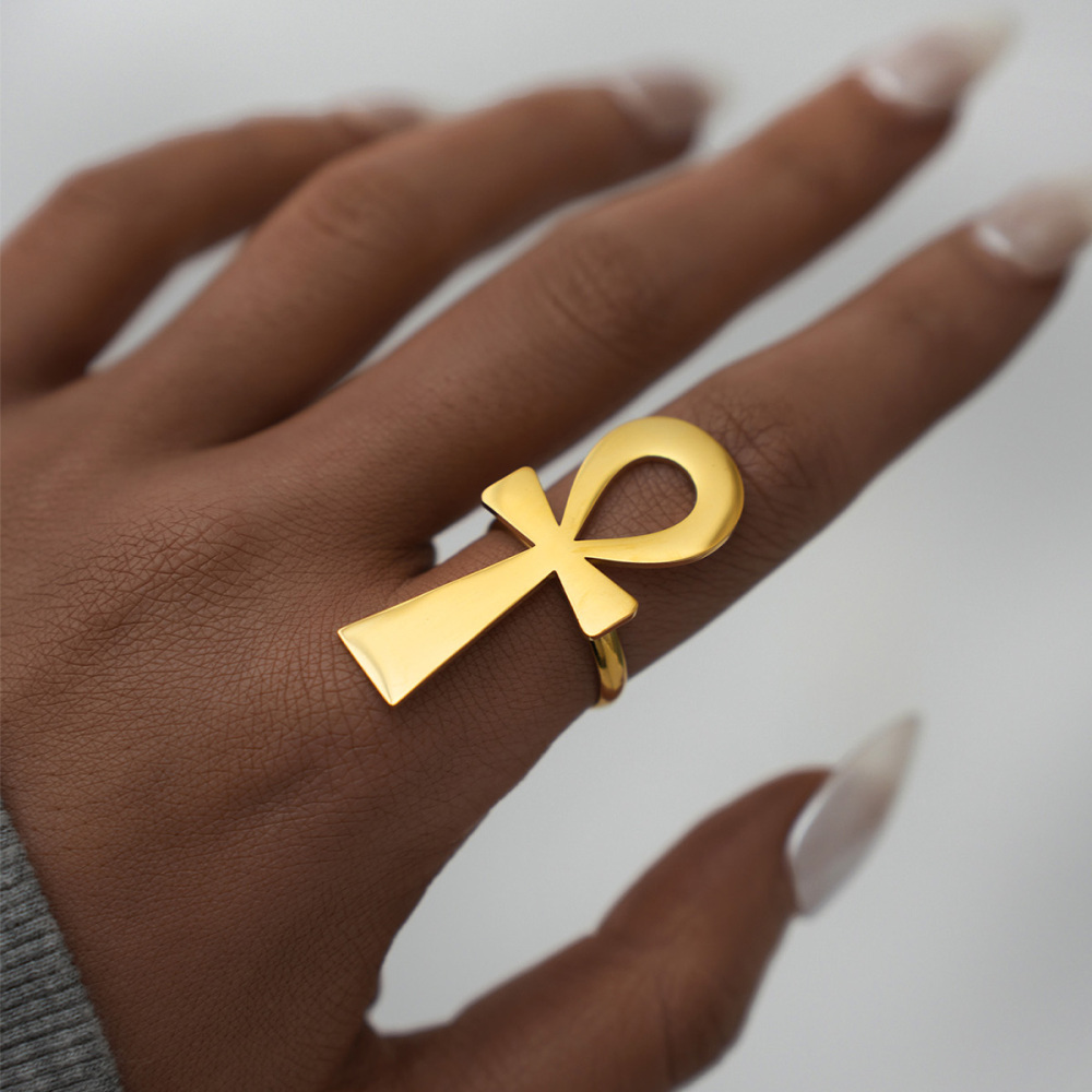 Bague Tendance Simple Et Décontractée En Forme De Croix, En Acier Inoxydable Étanche Couleur Or (1 Pièce). Image5