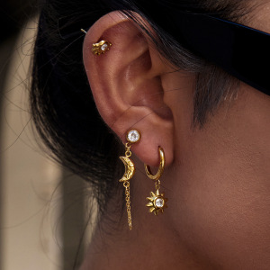 1 Paire De Boucles D'Oreilles Élégantes Soleil Et Lune En Acier Inoxydable Étanche Couleur Or De La Série Classique h5 Image4