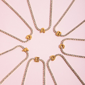 Bracelet À Breloques Pour Femme, En Acier Inoxydable, Étanche, Couleur Or, Orné D'Une Lettre Délicate (1 Pièce). h5 Image6