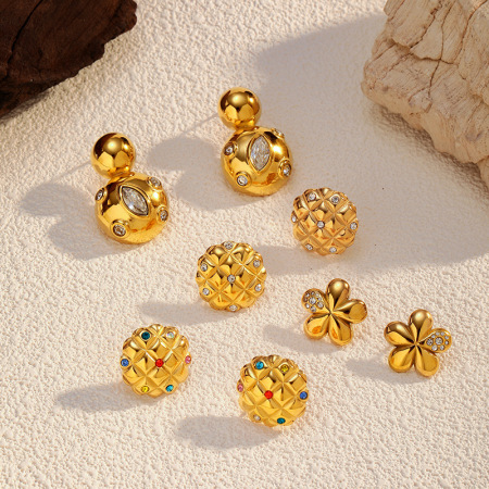 1 paire de boucles d'oreilles à clous en acier inoxydable doré, imperméables, en forme de fleur 2