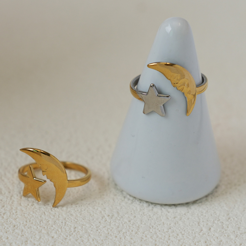 Bague Tendance Simple Et Décontractée En Acier Inoxydable Couleur Or, Avec Motif Lune. Image4