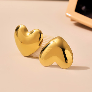 Boucles D'Oreilles Puces Minimalistes En Forme De Cœur, En Acier Inoxydable Étanche, Couleur Or, Pour Femme (1 Paire) h5 Image4
