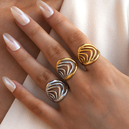 Bague minimaliste simple en acier inoxydable étanche couleur or (1 pièce)