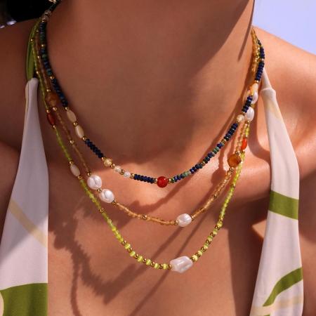 Collier élégant en perles naturelles et pierres dorées pour femme, 1 pièce