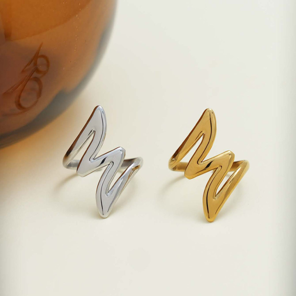 Bague Minimaliste En Acier Inoxydable Doré, Étanche, Collection Daily Lines (1 Pièce). Image6