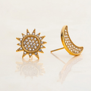 1 Paire De Boucles D'Oreilles Puces Délicates Soleil Et Lune En Acier Inoxydable Étanche Couleur Or Pour Femme h5 Image6