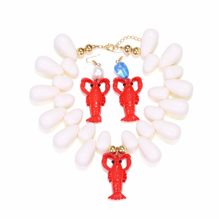 Ensemble de colliers en résine avec homard